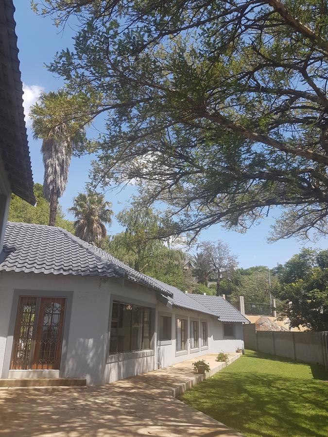 6 On Capella Guesthouse Primrose Exterior photo